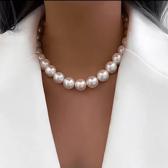 ⚜️𝟯𝟬%𝗢𝗙𝗙 𝗯𝘂𝗻𝗱𝗹𝗲𝘀 𝟯+⚜️ NEW Large White Pearl Necklace - Picture 5 of 13